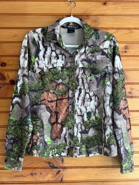 Treezyn Vixyn Camo Women’s Hunting Shirt Small Button Front Stretch Outdoor